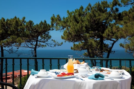 Free buffet breakfast . Longevity Senses - Cascais Boutique Hotel - Adults Only
