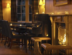 Serves lunch and dinner - Dunraven Arms Hotel (Adare)