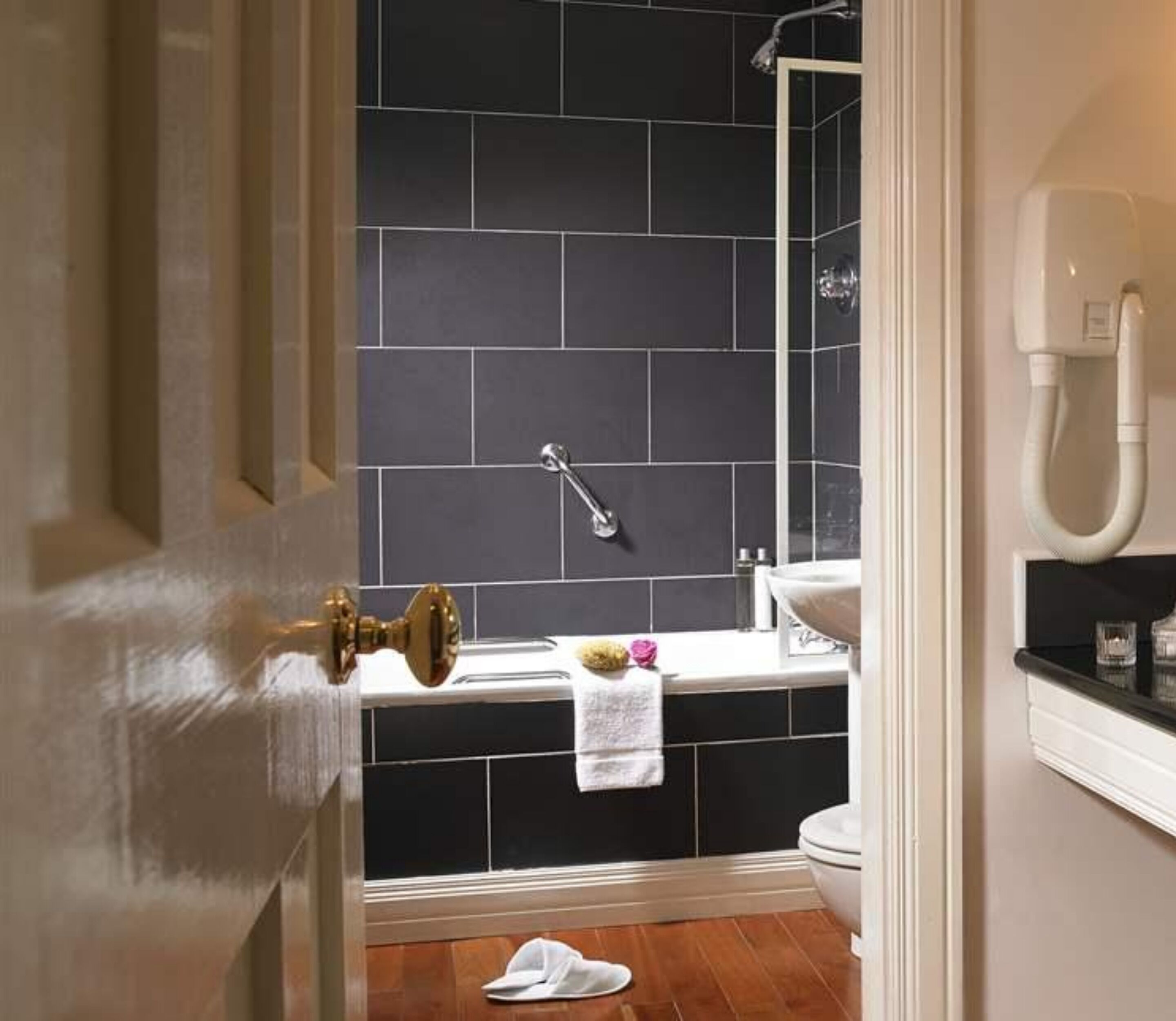 executive twin room | bathroom | free toiletries, hair dryer, towels, soap