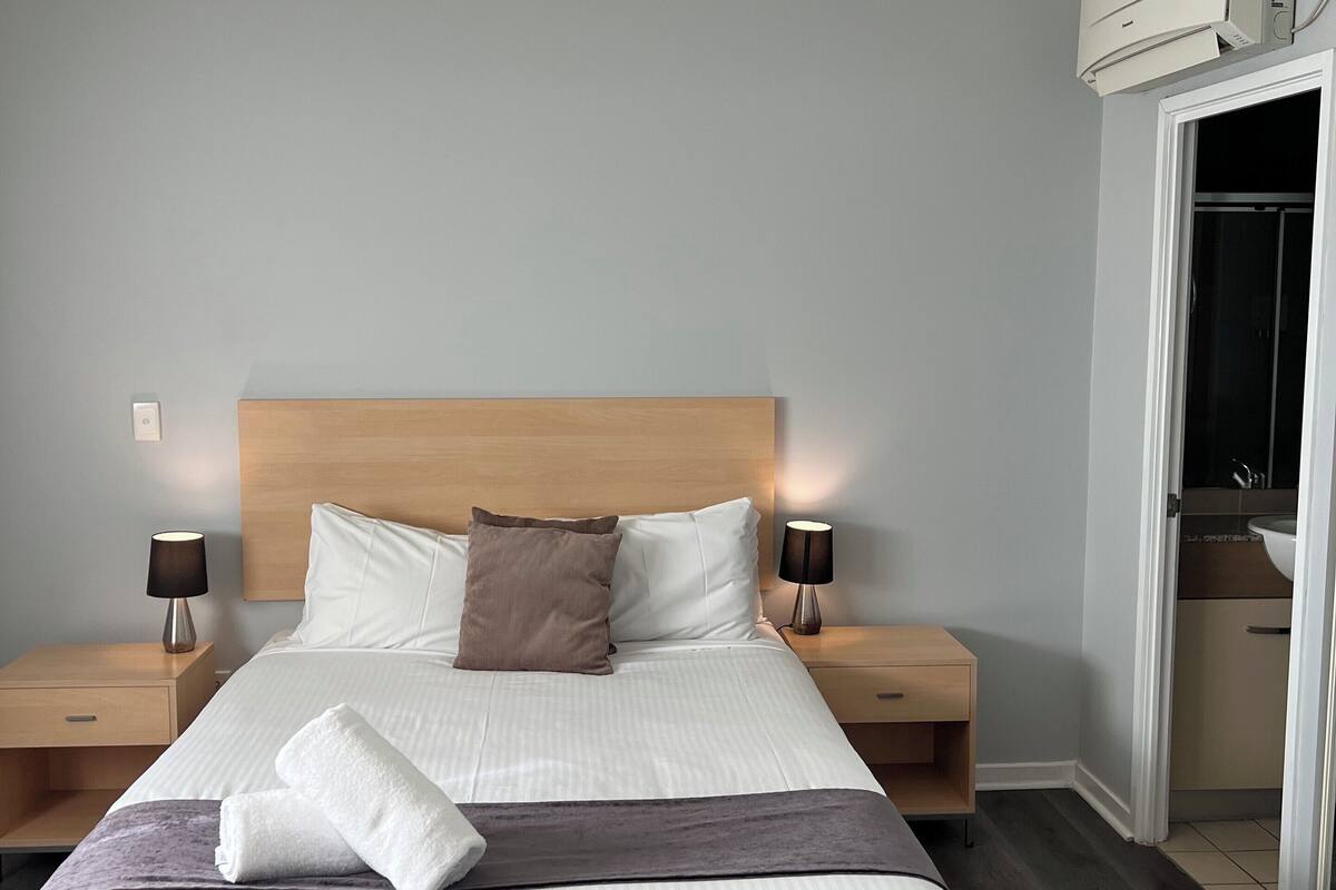 1 chambre, literie de qualité supérieure, rideaux occultants
