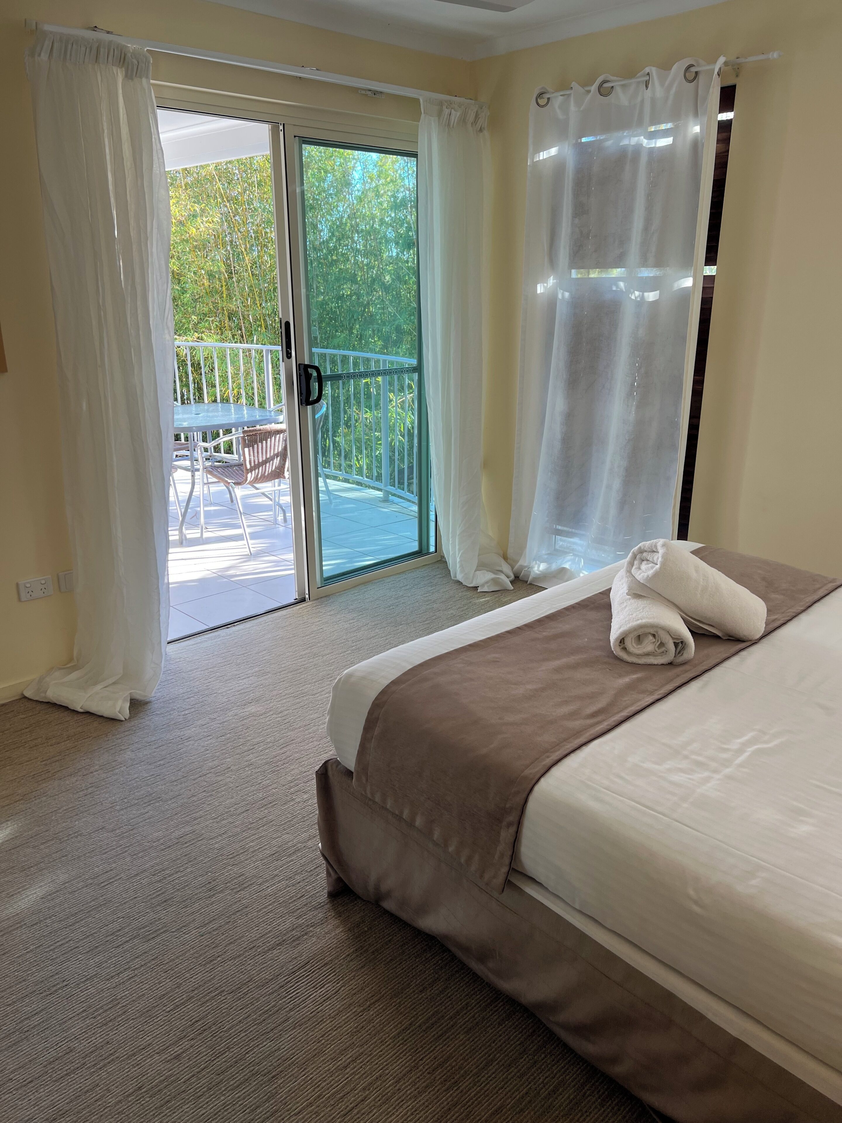 Three Bedroom Superior #1020 | Premium bedding, blackout drapes, iron/ironing board, cribs/infant beds