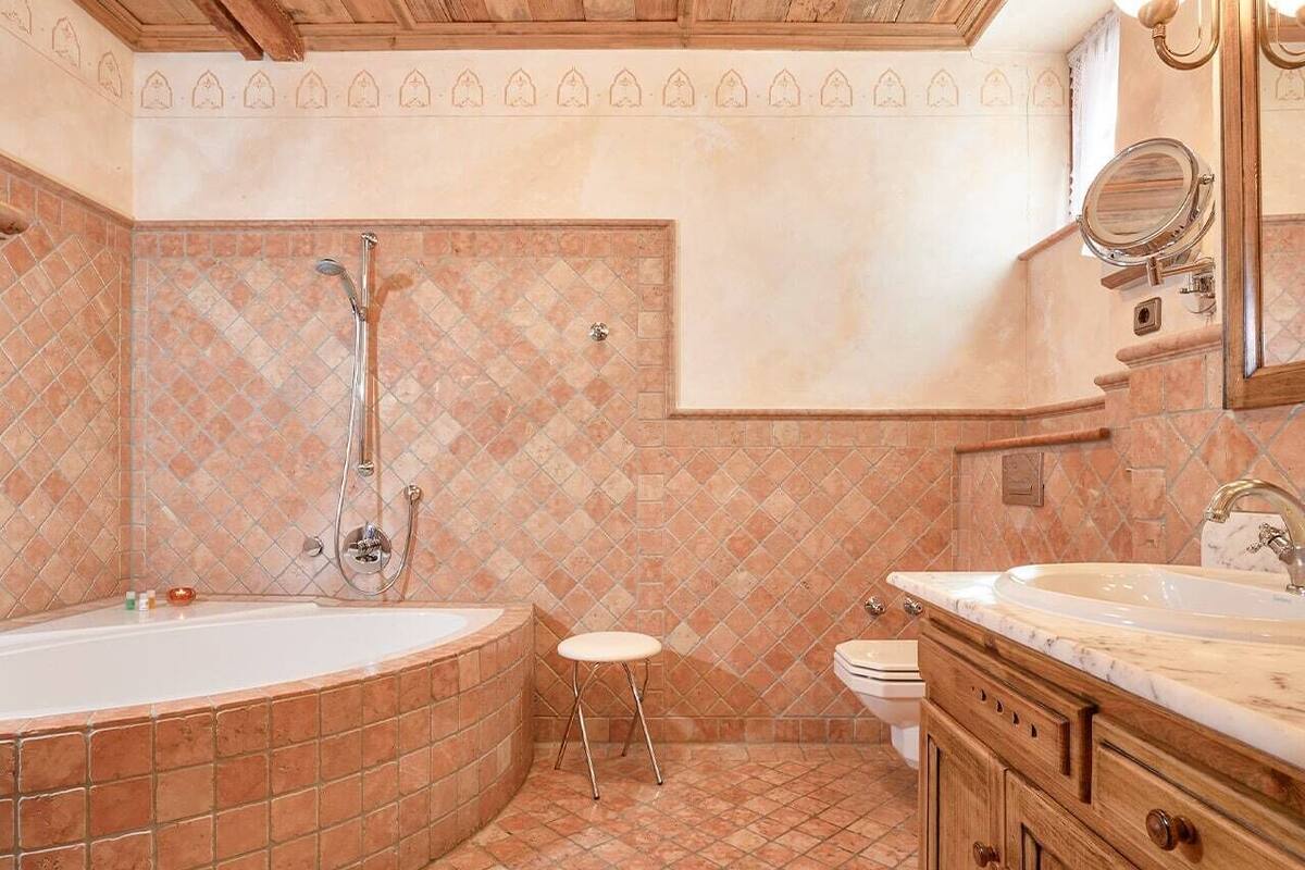 deluxe room (explorer) | bathroom | hair dryer, slippers, towels