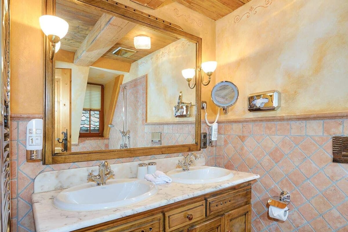 basic room | bathroom | hair dryer, slippers, towels