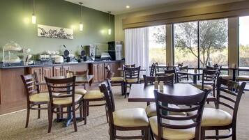 Petit déjeuner complet compris tous les jours