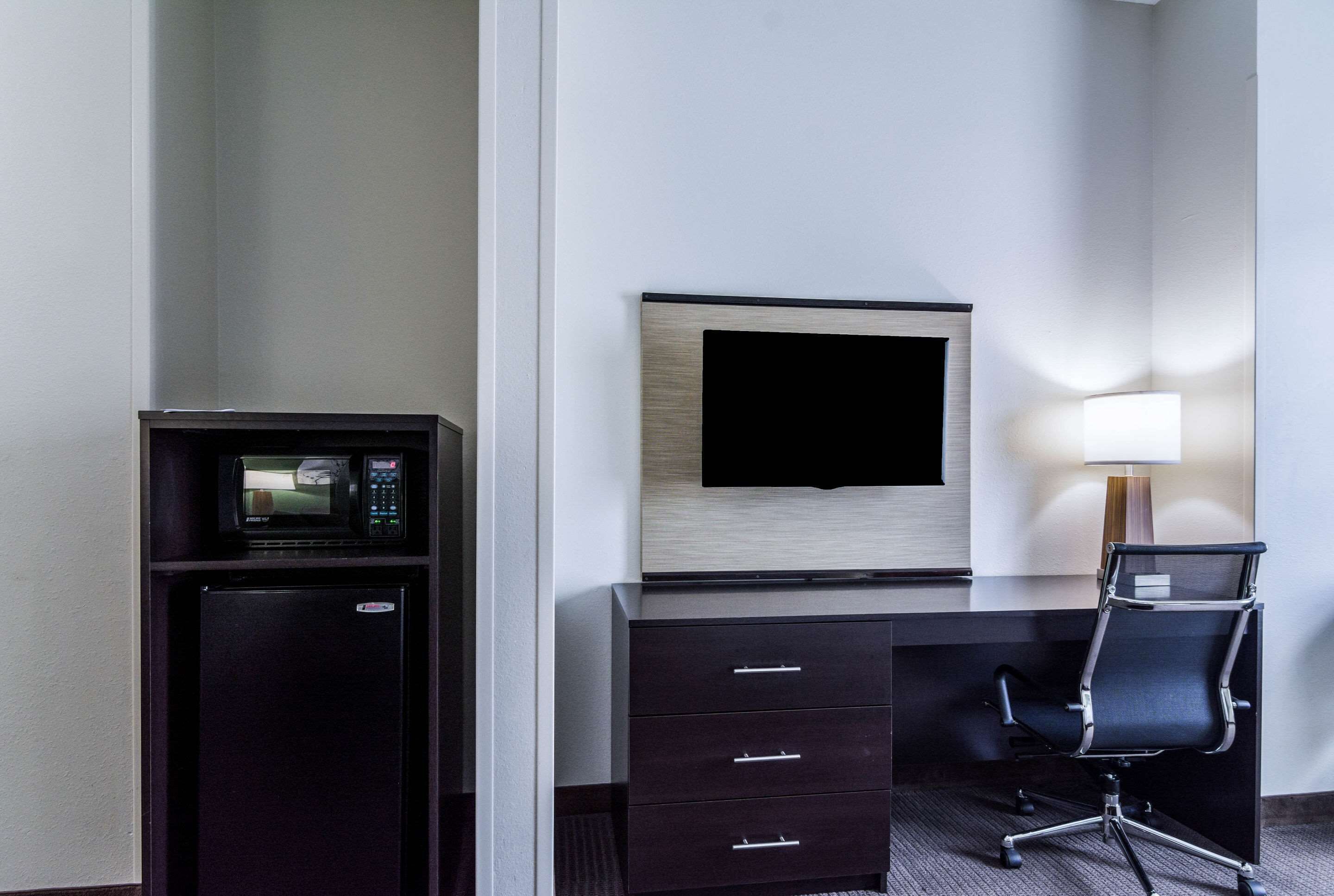 suite, 1 king bed with sofa bed, accessible, non smoking | desk, iron/ironing board, free cots/infant beds, free wifi