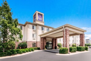 A Sleep Inn & Suites hotel with a clear entrance, brick facade, and a sign on the roof. - Sleep Inn & Suites Smithfield near I-95 (Smithfield)