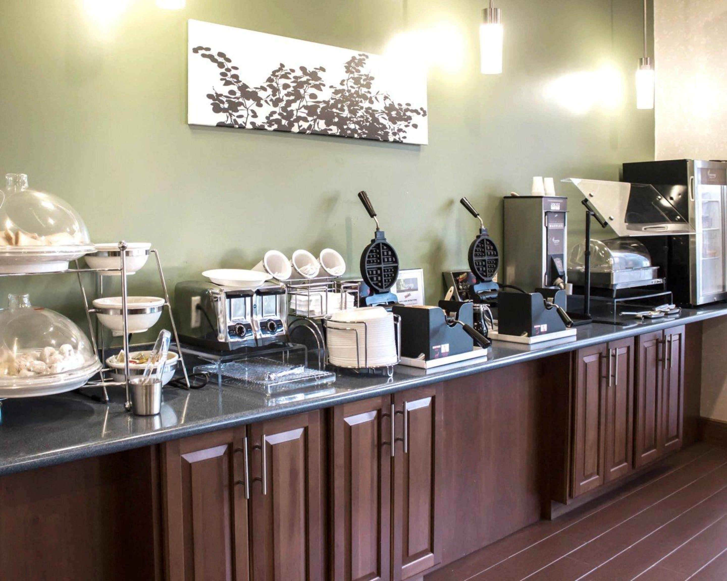 free daily full breakfast