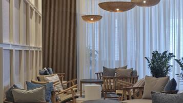 3 bars/lounges, poolside bar