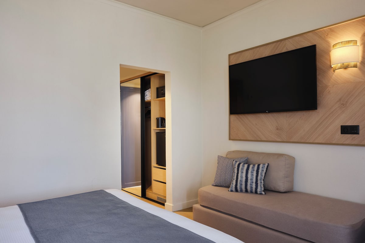 1 bedroom, in-room safe, blackout drapes, free WiFi