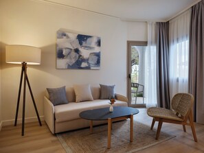 32-inch TV with satellite channels - Atlantica Ocean Beach Resort (Platanias)