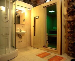Sauna, bain à remous, massages