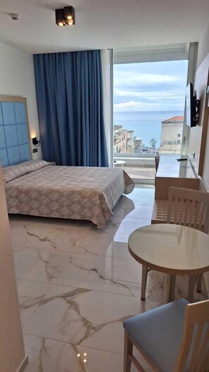 1 多间卧室、迷你吧、客房内保险箱、床单