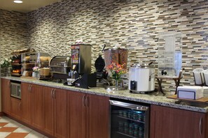 Free daily full breakfast - Days Inn & Suites by Wyndham Thompson (Thompson)