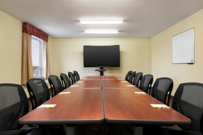 Meeting facility - Days Inn & Suites by Wyndham Thompson (Thompson)