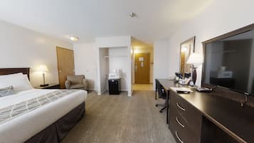 Standard Room, 1 Queen Bed (Non-Pet friendly) | Desk, free WiFi, bed sheets