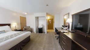 Standard Room, 1 Queen Bed (Non-Pet friendly) | 1 ๊ฐ์ ์นจ์ค, ์ฑ
์, ๋ฌด๋ฃ WiFi, ์นจ๋ ์ํธ