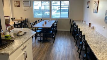 Free daily continental breakfast