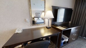 2 Queens with Kitchenette (Non-Pet Friendly) | Desk, free WiFi, bed sheets