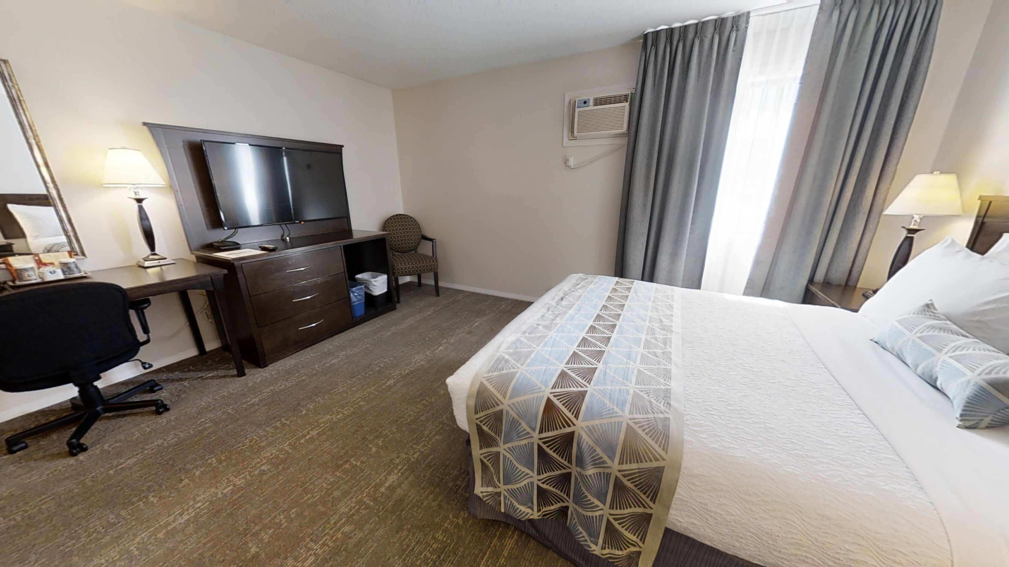 standard room, 1 queen bed (non-pet friendly) | 1 bedroom, desk, free wifi, bed sheets