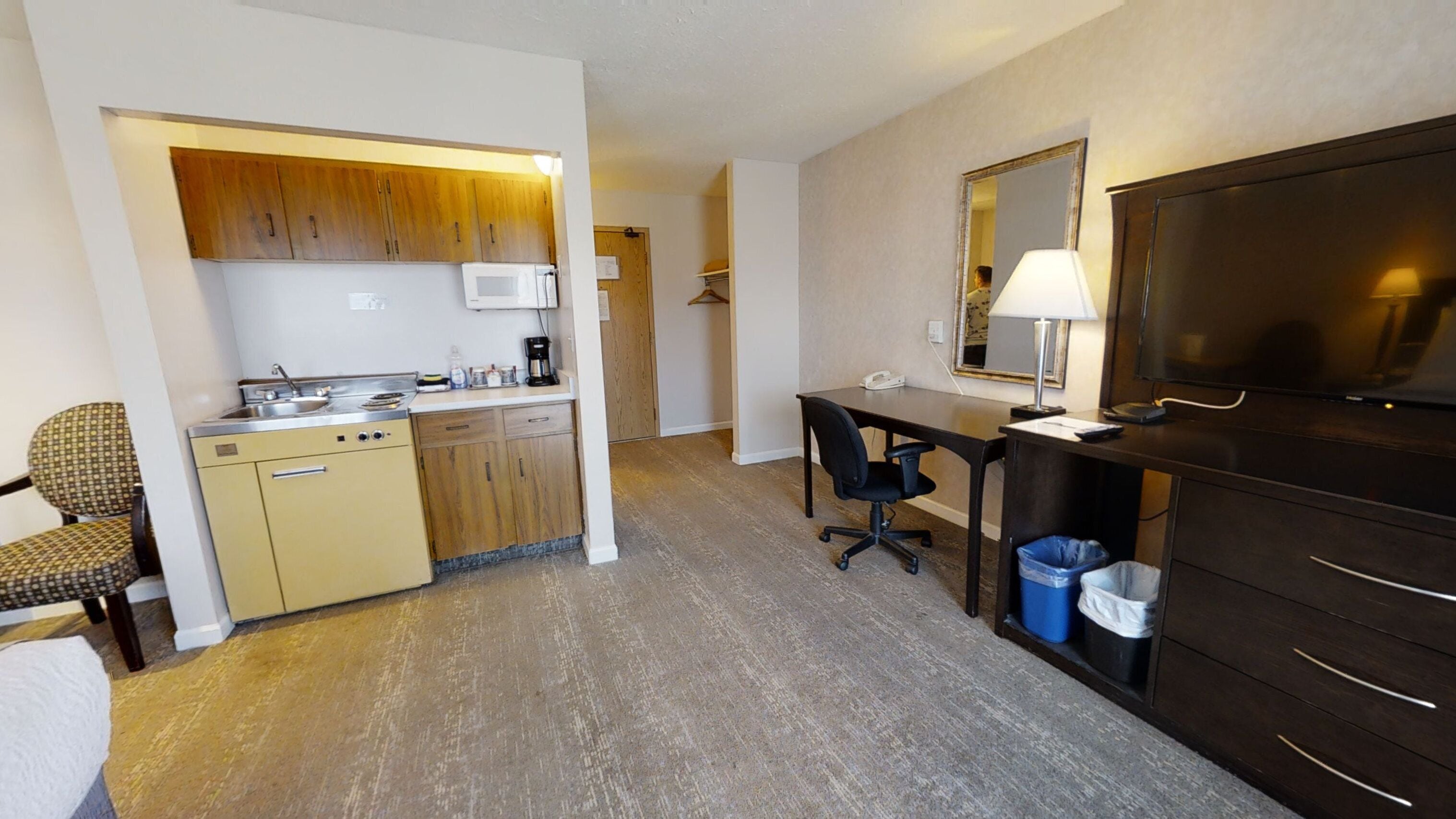 1 bedroom, desk, free wifi, bed sheets