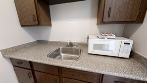Standard Room,2 Queen Beds, Kitchenette (Non- Pet-Friendly Room) | Private kitchen