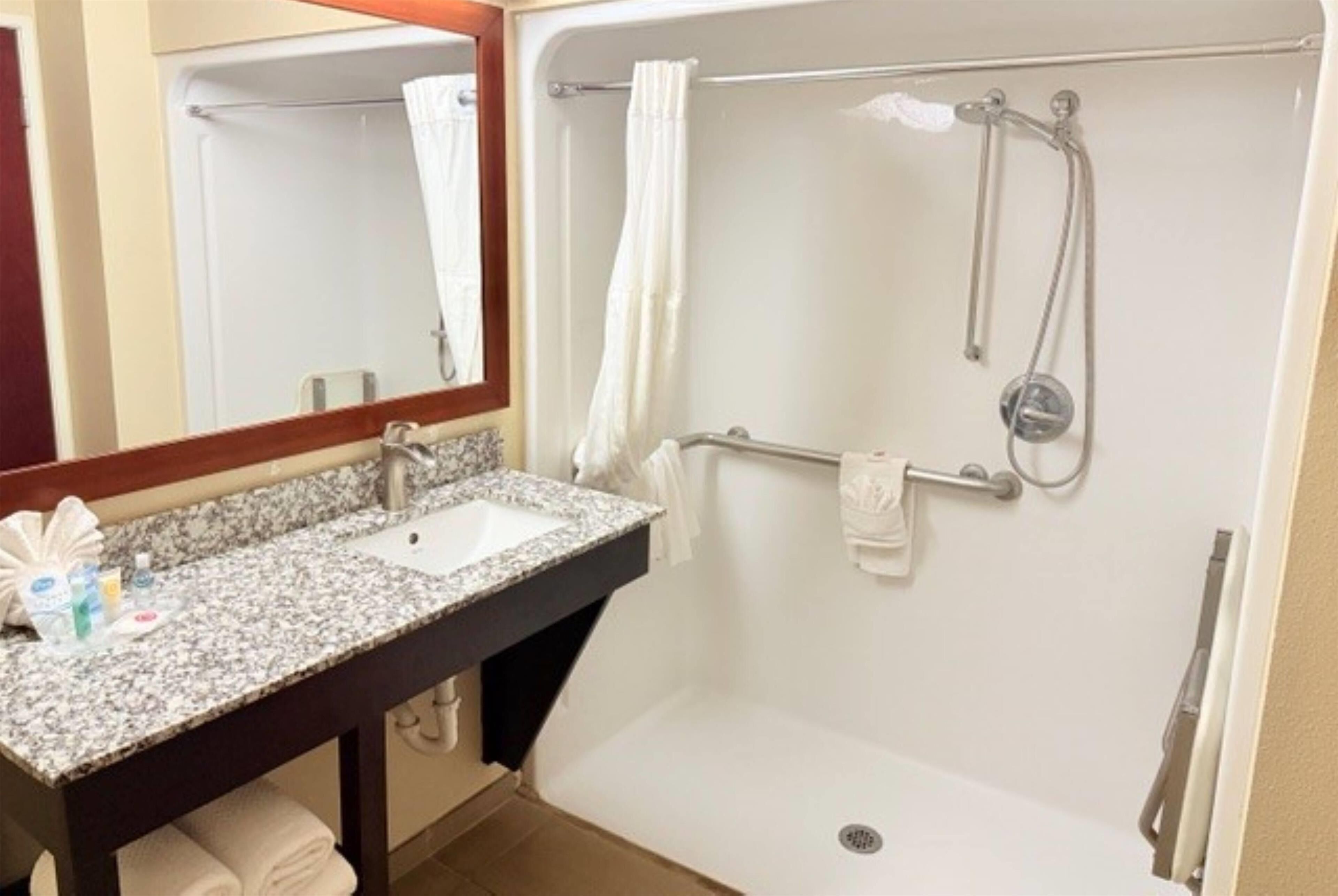 Combined shower/bathtub, hair dryer, towels, soap