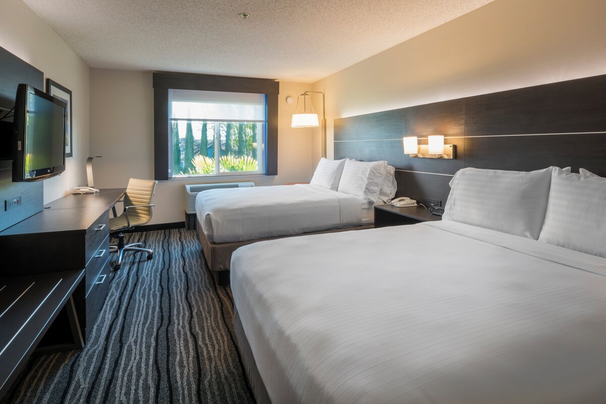 In-room safe, desk, laptop workspace, iron/ironing board