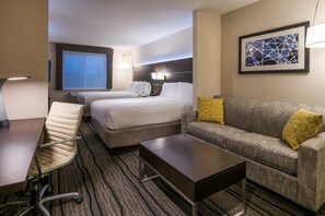 In-room safe, desk, laptop workspace, iron/ironing board - Holiday Inn Express Hotel & Suites Livermore by IHG (Livermore)