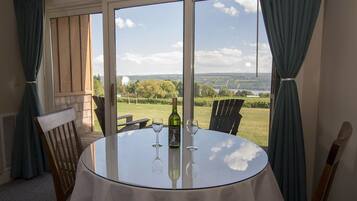 2 sovrum, allergitestade sängkläder och strykjärn/strykbräda