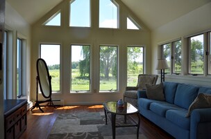 Cottage | Living area | LED TV