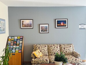 Lobby - Baymont by Wyndham Sault Ste Marie MI (Sault Ste. Marie)