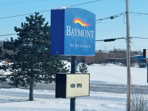 Front of property - Baymont by Wyndham Sault Ste Marie MI (Sault Ste. Marie)