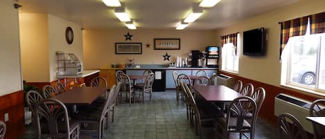 Tägliches inbegriffenes kontinentales Frühstück