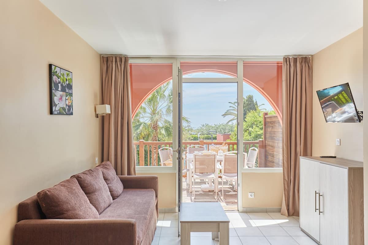 Standard Apartment, 2 Bedrooms, Poolside | 1 bedroom, soundproofing, free WiFi