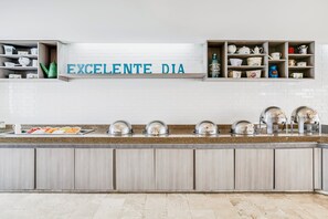 Daily buffet breakfast (MXN 550 per person) - Fiesta Inn Torreon Galerias (Torreón)