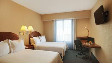 Habitación superior, 2 camas matrimoniales | Ropa de cama de alta calidad y escritorio