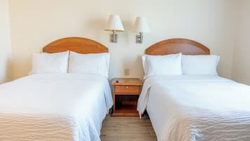 Habitación superior, 2 camas matrimoniales | Ropa de cama de alta calidad, escritorio y insonorización