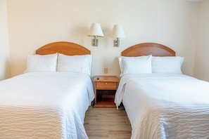 Premium bedding, desk, soundproofing, iron/ironing board - Fiesta Inn Poza Rica (Poza Rica)