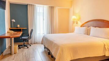 Habitación superior, 1 cama King size | Ropa de cama de alta calidad y escritorio