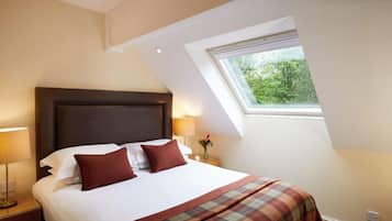 Deluxe Apartment, Multiple Beds | Desk, blackout curtains, iron/ironing board, travel cot