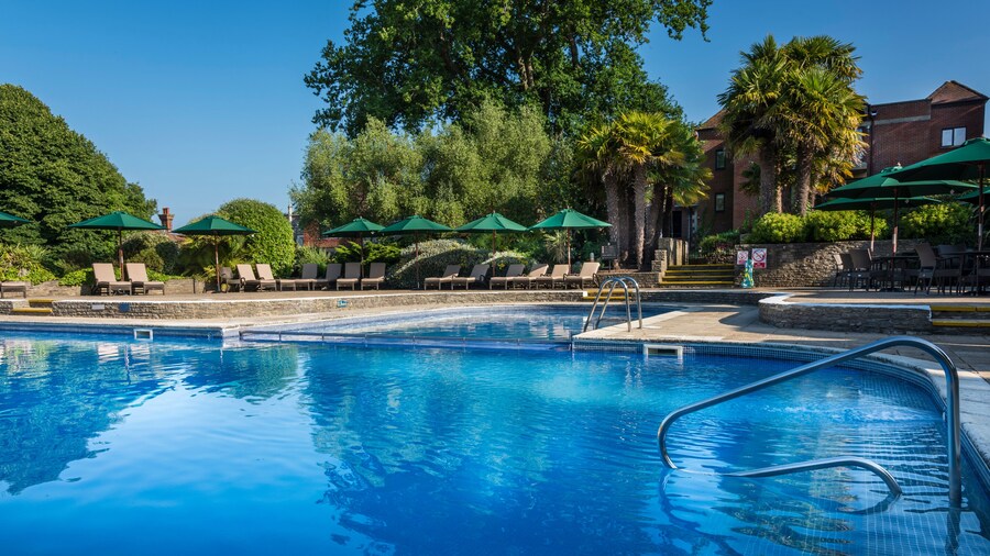 Macdonald Elmers Court Hotel