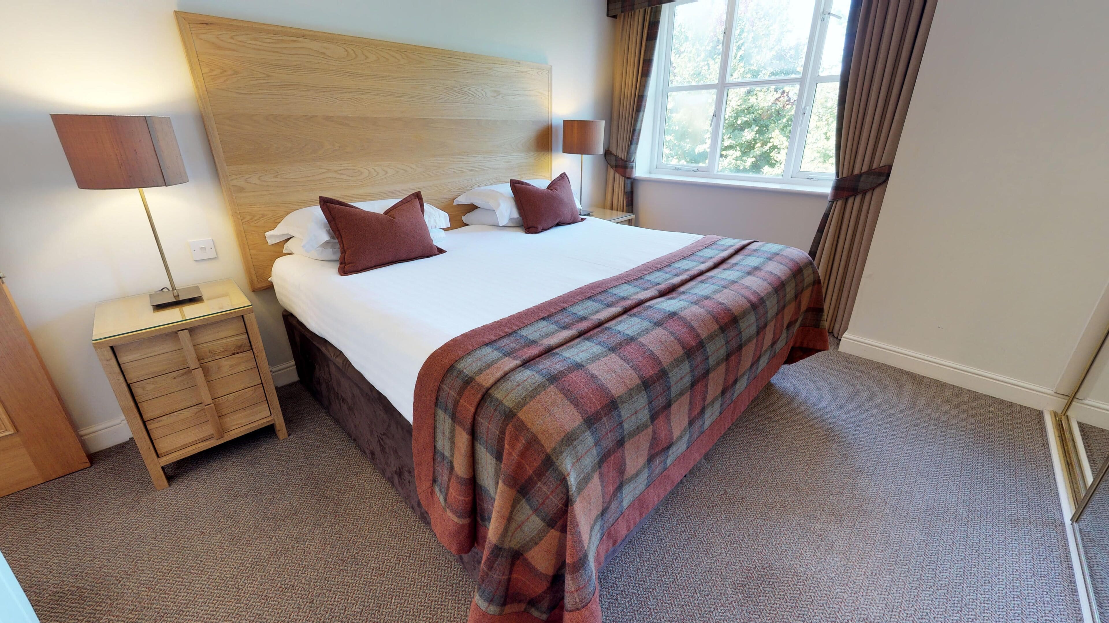 Departamento estándar, varias camas | Escritorio, cortinas blackout y tabla de planchar con plancha 