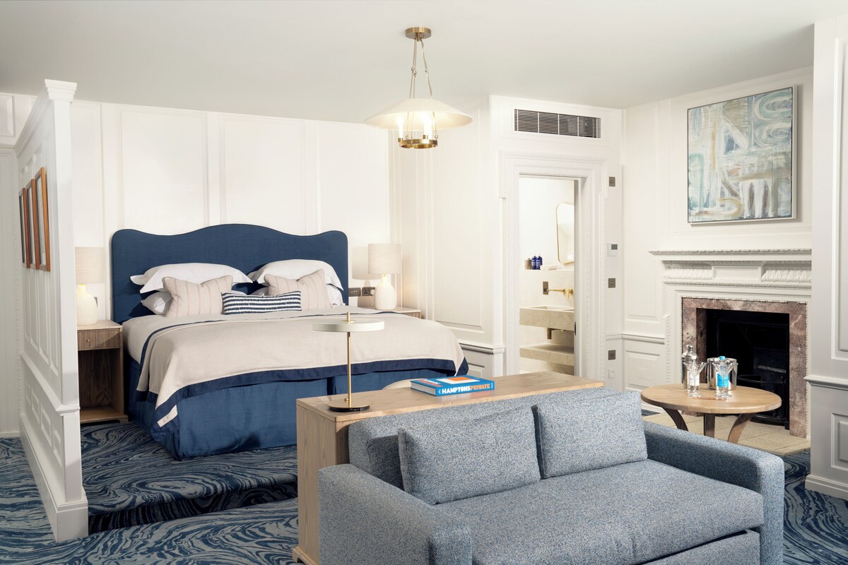 Suite, 1 kingsize-seng (NICI) | Skrivebord, blendingsgardiner, strykejern/-brett og reiseseng for barn