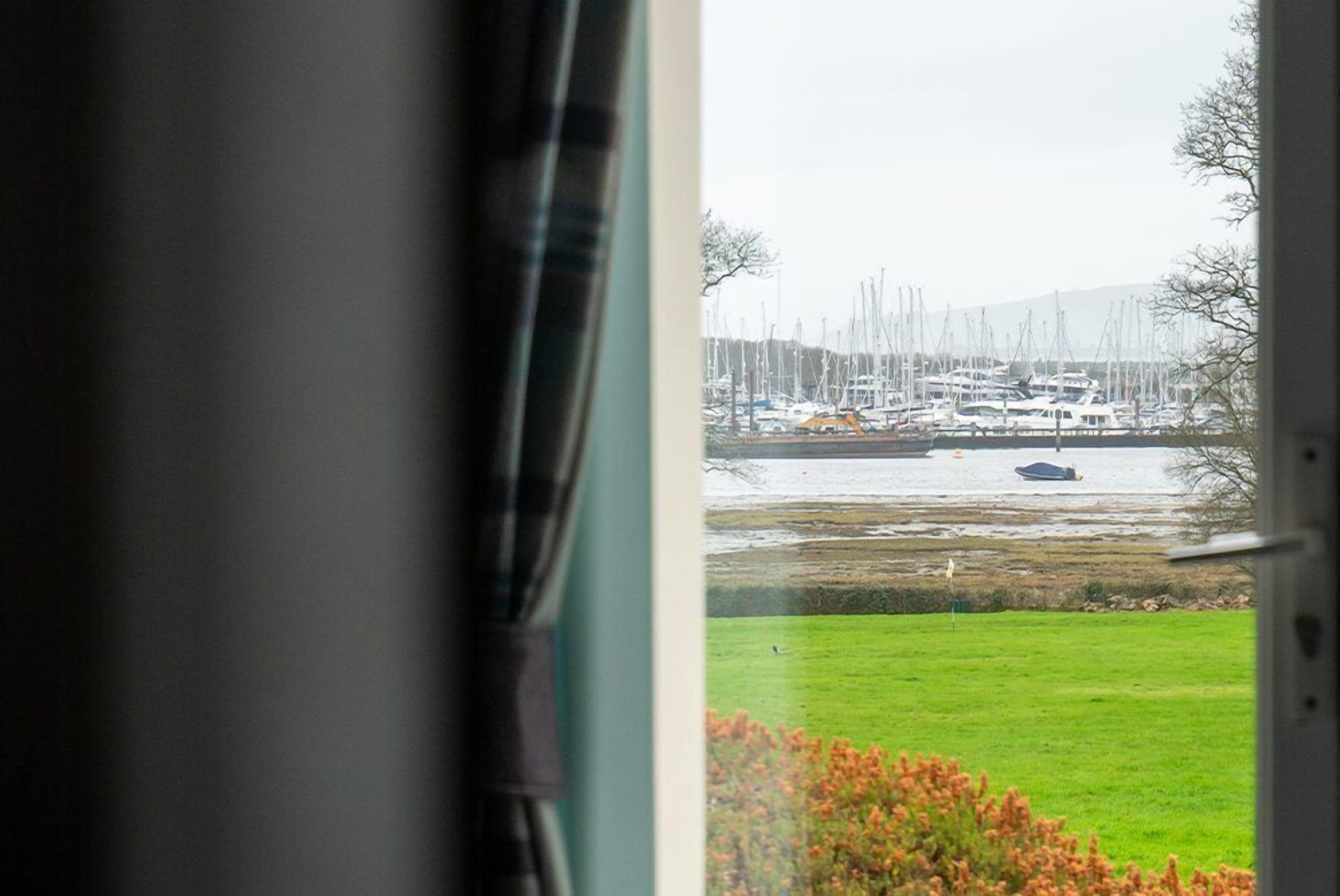 Apartment, 2 Bedrooms, Sea View | Desk, blackout drapes, iron/ironing board, travel crib