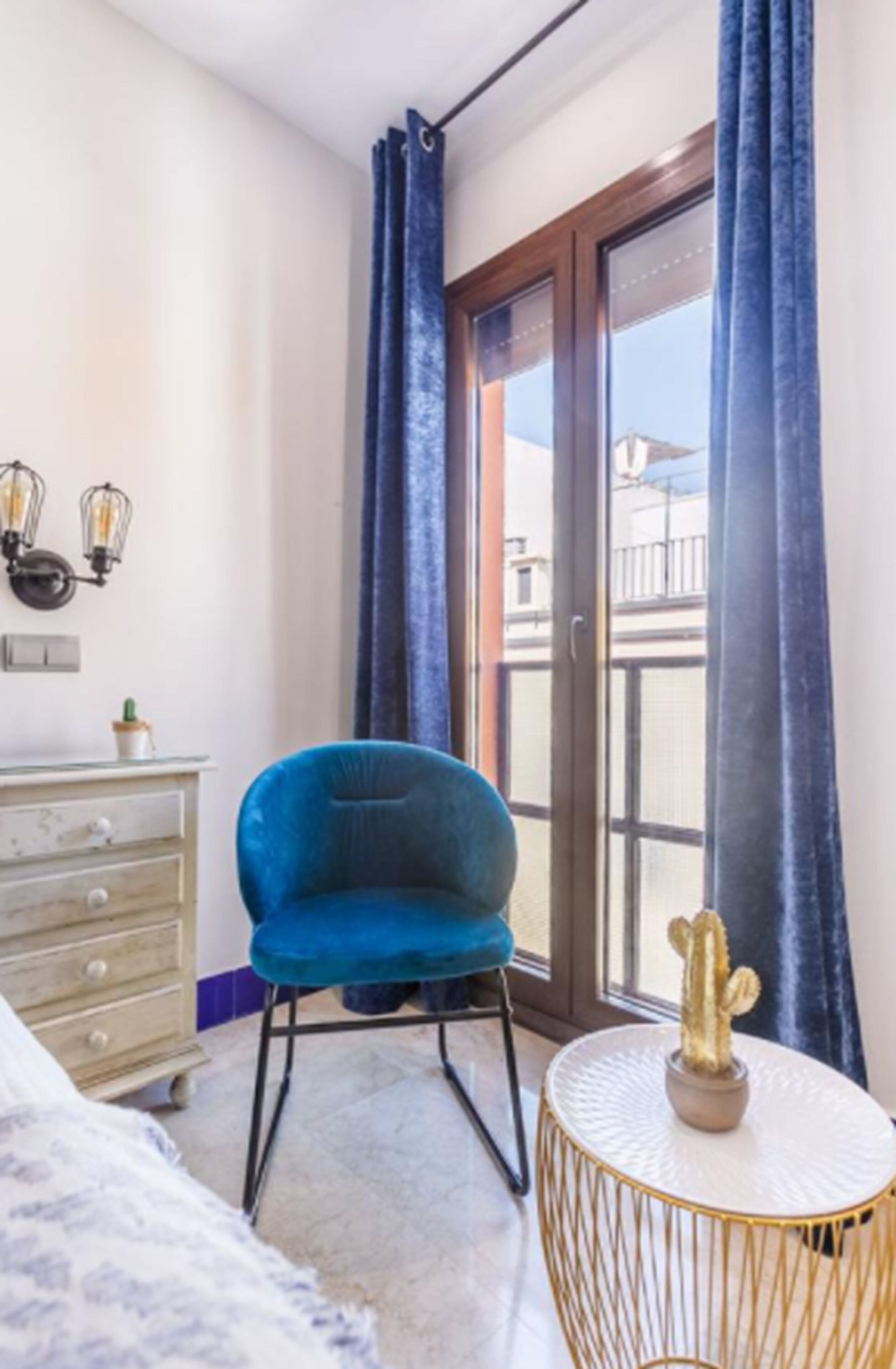 minibar, in-room safe, individually decorated, iron/ironing board