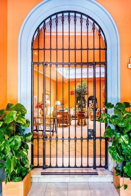 Hotel Patio de la Alameda – Affordable hotel in Seville