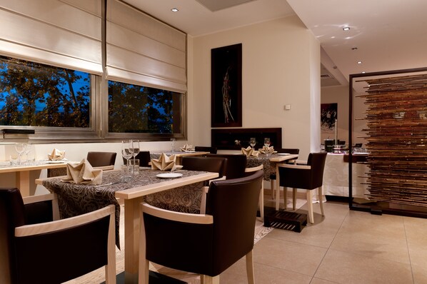 Breakfast, lunch served; Mediterranean cuisine, al fresco dining