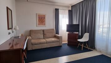 Minibar, in-room safe, soundproofing, iron/ironing board