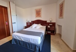 迷你吧、房內夾萬、隔音、熨斗/熨衫板