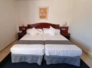 Minibar, in-room safe, soundproofing, iron/ironing board